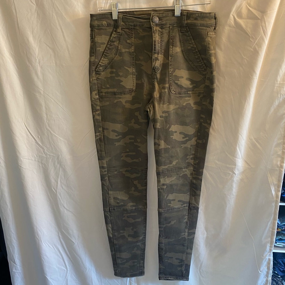 American Eagle Camo High Rise Jegging
